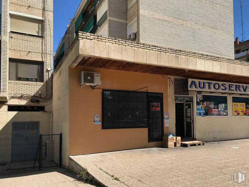 Local en alquiler en Calle Rubens, 20, Móstoles, Madrid, 28933 con ventana, edificio, casa, fachada, puerta, bienes raíces, asfalto, diseño urbano, edificio comercial y ciudad alrededor