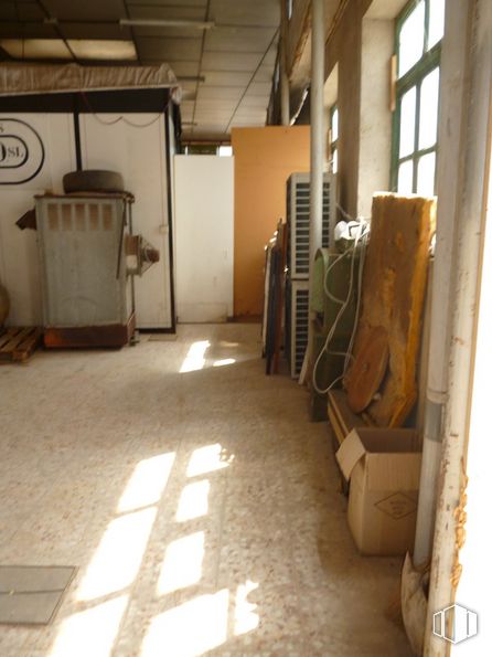 Industrial for rent at Calle Príncipe Juan Carlos, Fuensalida, Toledo, 45510 with luggage & bags, box, furniture, wood, interior design, flooring, floor, window, hardwood and gas around