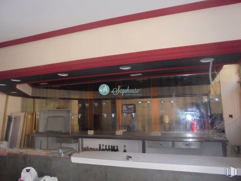 Retail for sale at Paseo Ezequiel González, Segovia, 40002 with interior design, wood, ceiling, glass, flooring, facade, bench, light fixture, toy and room around