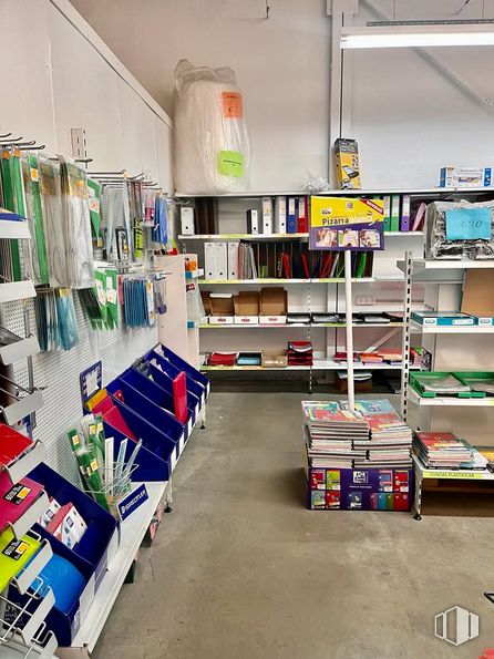 Industrial for rent at Calle Madera, Rivas-Vaciamadrid, Madrid, 28529 with bookcase, shelf, building, shelving, publication, retail, flooring, room, wood and aisle around