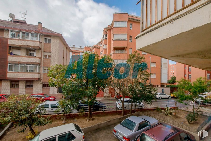 Local en venta en Calle de Alejandro Rodríguez, Tetuán, Madrid, 28039 con coche, edificio, ventana, zona residencial, zona urbana, apartamento, ciudad, barrio, ciudad y Inicio alrededor