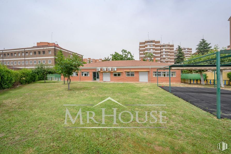 Suelo en venta en Calle Turquía, Fuenlabrada, Madrid, 28943 con edificio, cielo, planta, nube, lote de terreno, árbol, zona residencial, inmobiliario, hierba y paisaje alrededor