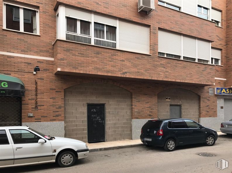 Retail for sale & for rent at Calle Antonio Machado, 8, Tarancón, Cuenca, 16400 with car, window, tire, wheel, door, automotive parking light, land vehicle, vehicle, property and building around