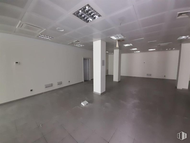 Oficina en venta en Calle Independencia, Alcorcón, Madrid, 28921 con lámpara, alumbrado, accesorio, edificio, suelo, suelos, hall, techo, espacio y evento alrededor