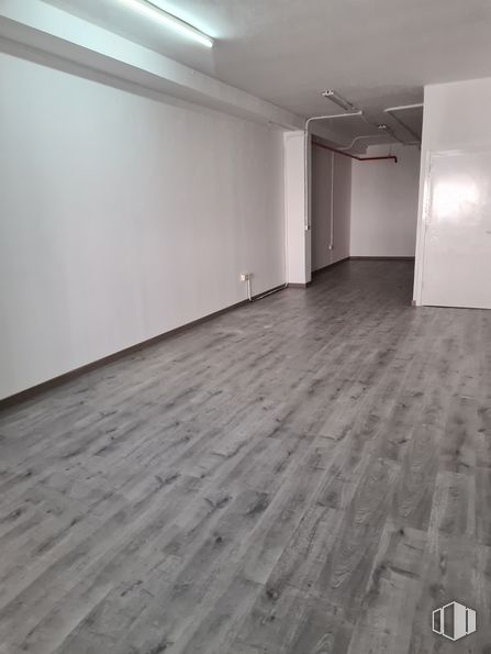 Oficina en alquiler en Calle Fábricas, 3, Alcorcón, Madrid, 28923 con mediante, marrón, madera, gris, beige, piso, suelo, material compuesto, entrada, tinte para madera y madera dura alrededor