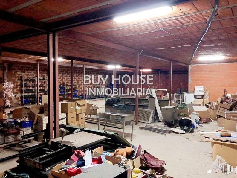 Retail for sale at Avenida Castilla-La Mancha, Illescas, Toledo, 45200 with luggage & bags, table, property, building, wood, interior design, floor, flooring, ceiling and beam around