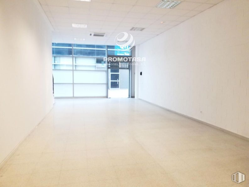 Industrial for rent at Zona industrial, Arganda del Rey, Madrid, 28500 with flooring, floor, interior design, commercial building, composite material, glass, ceiling, metal, headquarters and tile flooring around