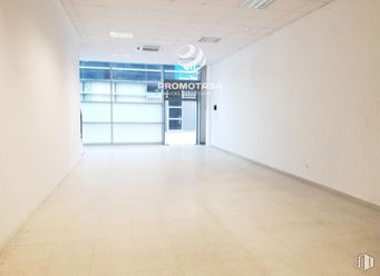 Industrial for rent at Zona industrial, Arganda del Rey, Madrid, 28500 with flooring, floor, interior design, commercial building, composite material, glass, ceiling, metal, headquarters and tile flooring around