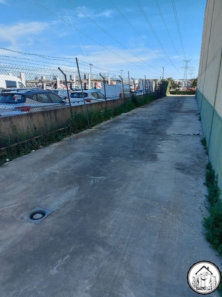 Industrial for sale at Camino Ciempozuelos, Seseña, Toledo, 45224 with clock, sky, cloud, road surface, asphalt, electricity, road, residential area, gas and overhead power line around