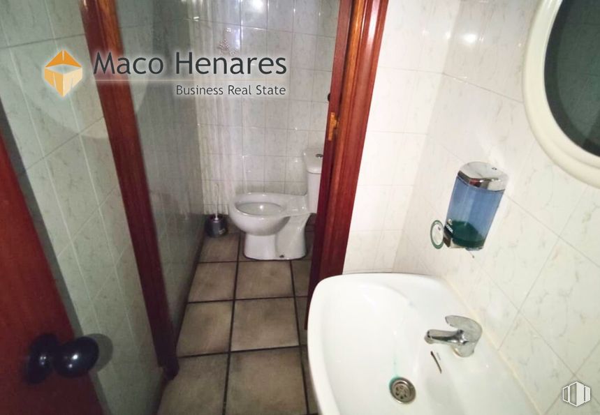 Local en venta en Calle Granados, 16 DUPLICADO, Torrejón de Ardoz, Madrid, 28850 con inodoro, fregadero, grifo, accesorios de fontanería, lavabo, cuarto de baño, asiento del inodoro, suelo, fontanería y suelos alrededor