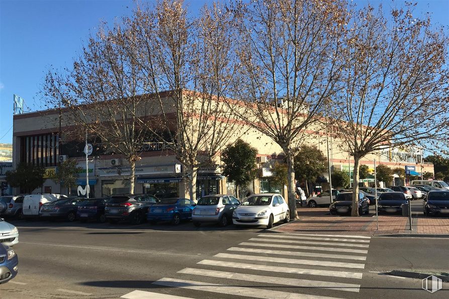 Local en venta en Calle Molino Viento, Colmenar Viejo, Madrid, 28770 con coche, edificio, cielo, durante el día, planta, vehículo, árbol, superficie de la carretera, arquitectura y diseño urbano alrededor