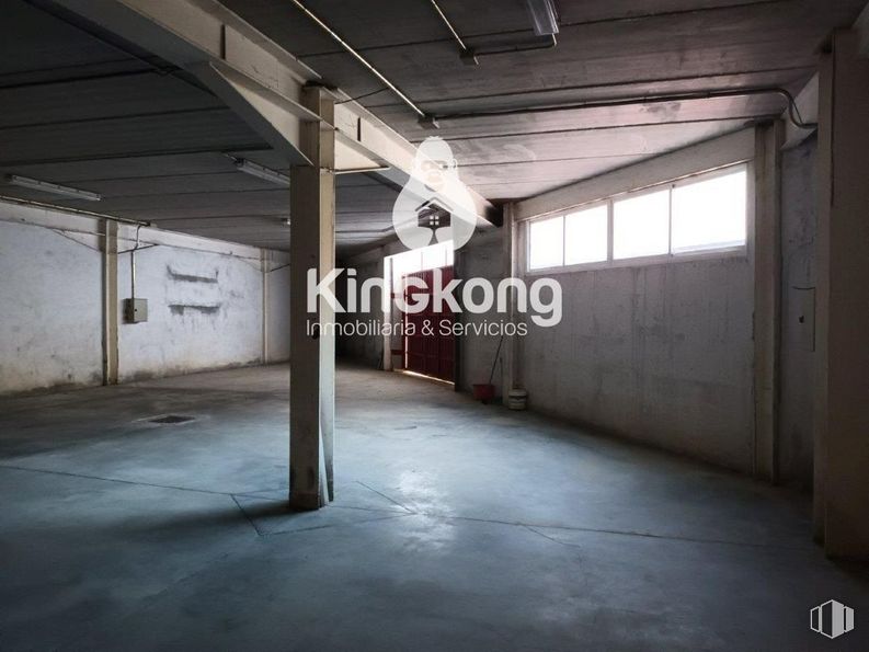 Industrial for sale at Zona industrial, Campo Real, Madrid, 28510 with window, building, floor, flooring, ceiling, parking, concrete, city, darkness and beam around