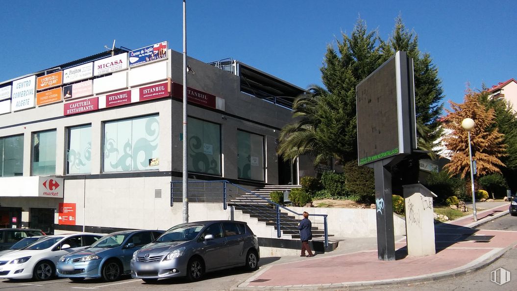 Local en venta en Centro Comercial Algete, Calle Jorge Manrique, 3, Algete, Madrid, 28110 con coche, persona, neumático, rueda, cielo, planta, vehículo, propiedad, vehículo motorizado y diseño automotriz alrededor