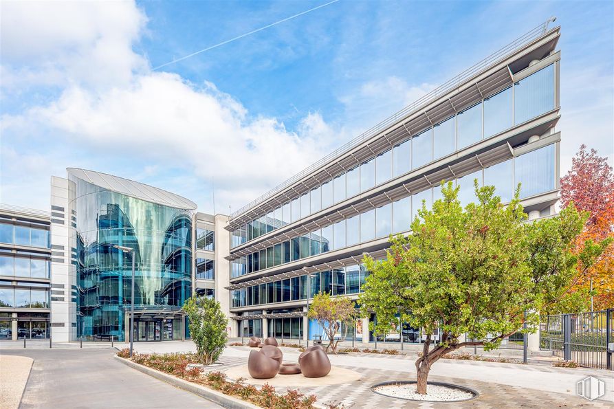 Oficina en alquiler en Avenida Bruselas, 36, Alcobendas, Madrid, 28108 con edificio, nube, cielo, propiedad, planta, diseño urbano, árbol, condominio, barrio y bloque de pisos alrededor