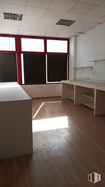 Industrial for rent at Calle Turín, 15, Parla, Madrid, 28980 with table, wood, window, fixture, flooring, floor, interior design, shade, hall and material property around