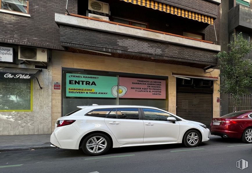 Local en venta en Calle Modesto Lafuente, 59, Chamberí, Madrid, 28003 con rueda, coche, neumático, ventana, edificio, vehículo terrestre, vehículo, iluminación del automóvil, neumático de automoción y diseño automovilístico alrededor