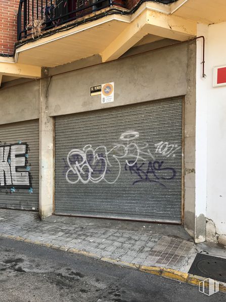 Local en venta en Calle Amor Dios, 6, Loeches, Madrid, 28890 con madera, superficie de la carretera, asfalto, fuente, albañilería, ladrillo, escritura a mano, fachada, tintes y sombras y gas alrededor