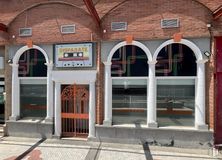 Retail for rent at Avenida Viñuelas, 17, Tres Cantos, Madrid, 28760 with property, window, fixture, door, wood, brickwork, brick, facade, building and building material around