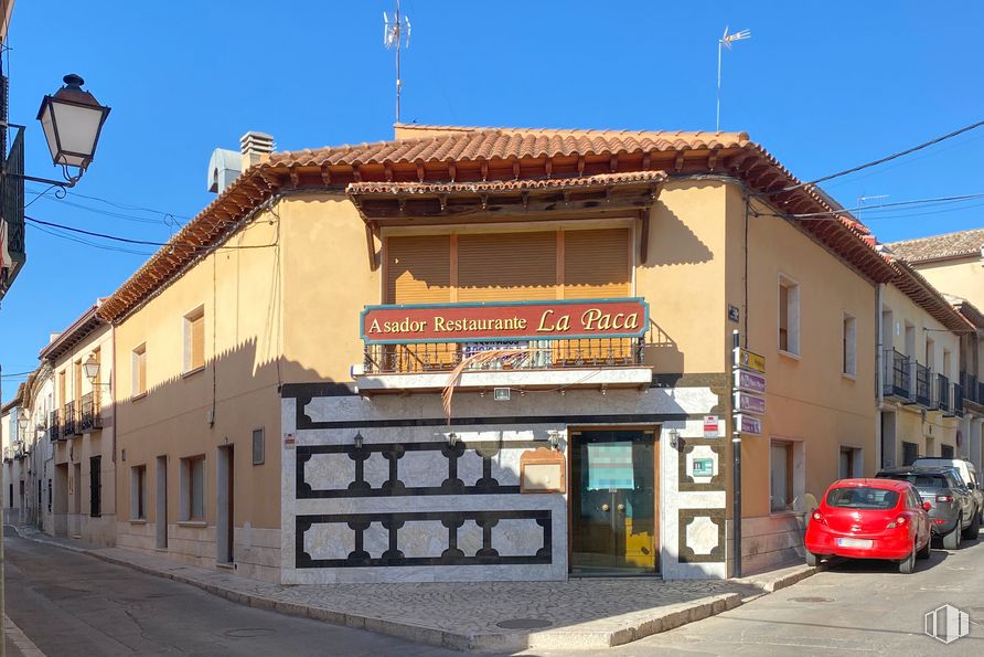 Retail for rent at Calle Soledad, 2, Colmenar de Oreja, Madrid, 28380 with car, building, sky, window, vehicle, wheel, tire, facade, vehicle registration plate and real estate around