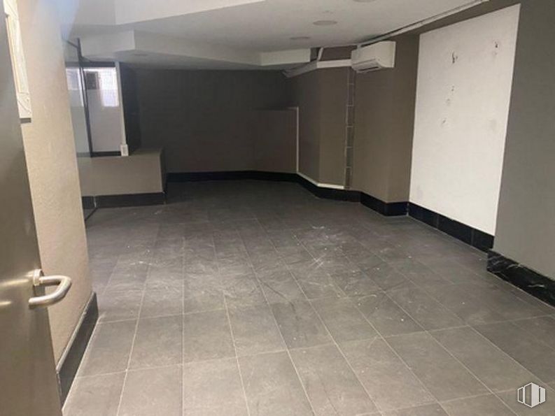 Local en alquiler y venta en Zona Gaztambide, Chamberí, Madrid, 28015 con puerta, accesorio, suelos, interiorismo, suelo, material compuesto, techo, suelo de baldosas, madera dura y evento alrededor