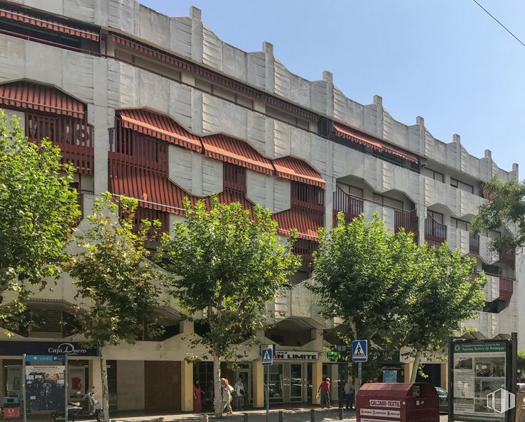 Local en venta en Plaza de España, 12, Leganés, Madrid, 28911 con edificio, cielo, planta, arquitectura, diseño urbano, casa, árbol, barrio, edificio comercial y área residencial alrededor