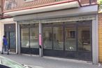 Retail for rent at Calle Francisco Iglesias, Puente de Vallecas, Madrid, 28038 with person, door, window, building, neighbourhood, facade, real estate, vehicle, fixture and gas around