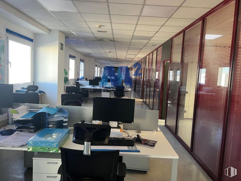 Industrial for rent at Polígono de Madrid, San Fernando de Henares, Madrid, 28830 with computer monitor, desk, chair, furniture, interior design, office equipment, office chair, table, ceiling and computer desk around