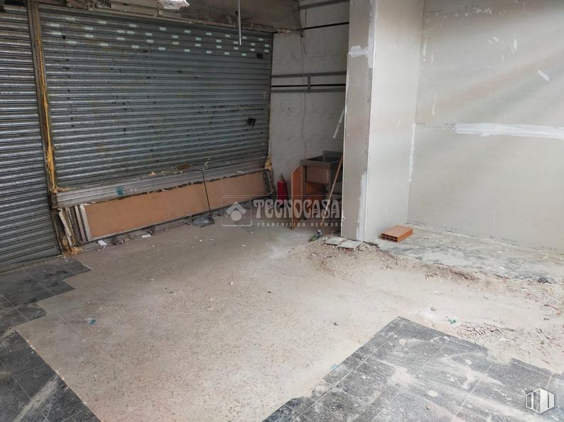 Local en alquiler y venta en Calle Villamil, Móstoles, Madrid, 28934 con superficie de la carretera, asfalto, madera, neumático automotriz, piso, suelo, edificio, albañilería, material compuesto y gas alrededor