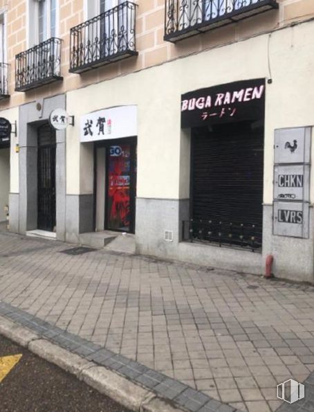 Retail for sale at Ronda Valencia, Centro, Madrid, 28012 with window, building, brickwork, brick, architecture, font, road surface, sidewalk, public space and wall around