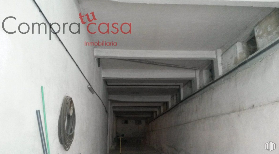 Industrial for sale at Calle Anselmo Carretero, Segovia, 40003 with fixture, grey, automotive tire, rectangle, composite material, font, concrete, metal, facade and ceiling around