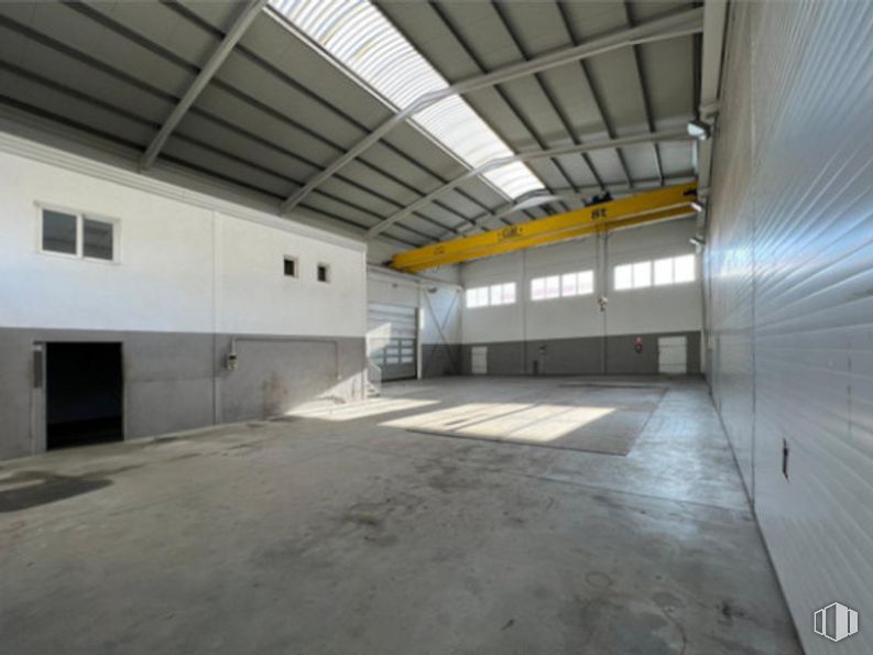 Industrial for rent at Zona Atalaya, Torrijos, Toledo, 45500 with building, window, fixture, composite material, hall, flooring, concrete, building material, ceiling and asphalt around