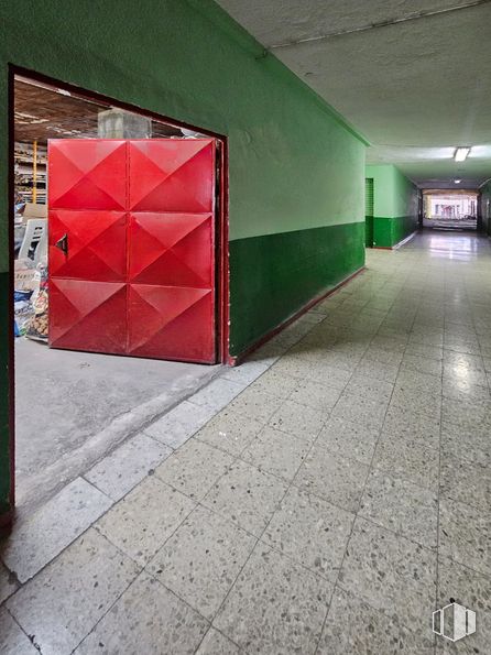 Local en venta en Calle Jacinto, Getafe, Madrid, 28903 con bolsa, superficie de la carretera, asfalto, rectángulo, suelo, suelos, arte, material compuesto, tintes y matices y ladrillo alrededor