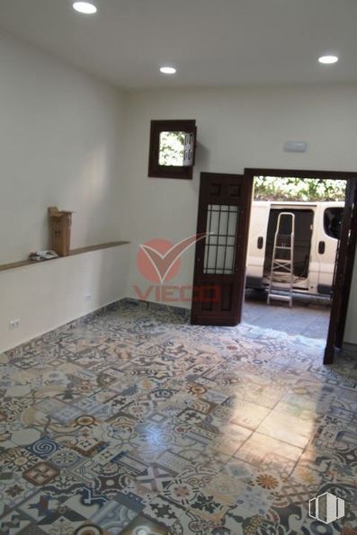 Retail for rent at Casco antiguo, Cuenca, 16001 with door, picture frame, property, wood, building, interior design, flooring, window, floor and house around