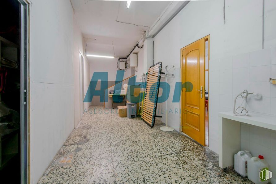 Local en venta en Zona Fuente del Berro, Salamanca, Madrid, 28028 con puerta, suelo, suelos, azulejo, aluminio y escayola alrededor