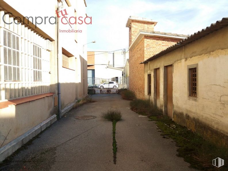 Industrial for sale at Polígono Industrial Cerro, Segovia, 40006 with window, house, plant, sky, building, cloud, road surface, neighbourhood, residential area and road around