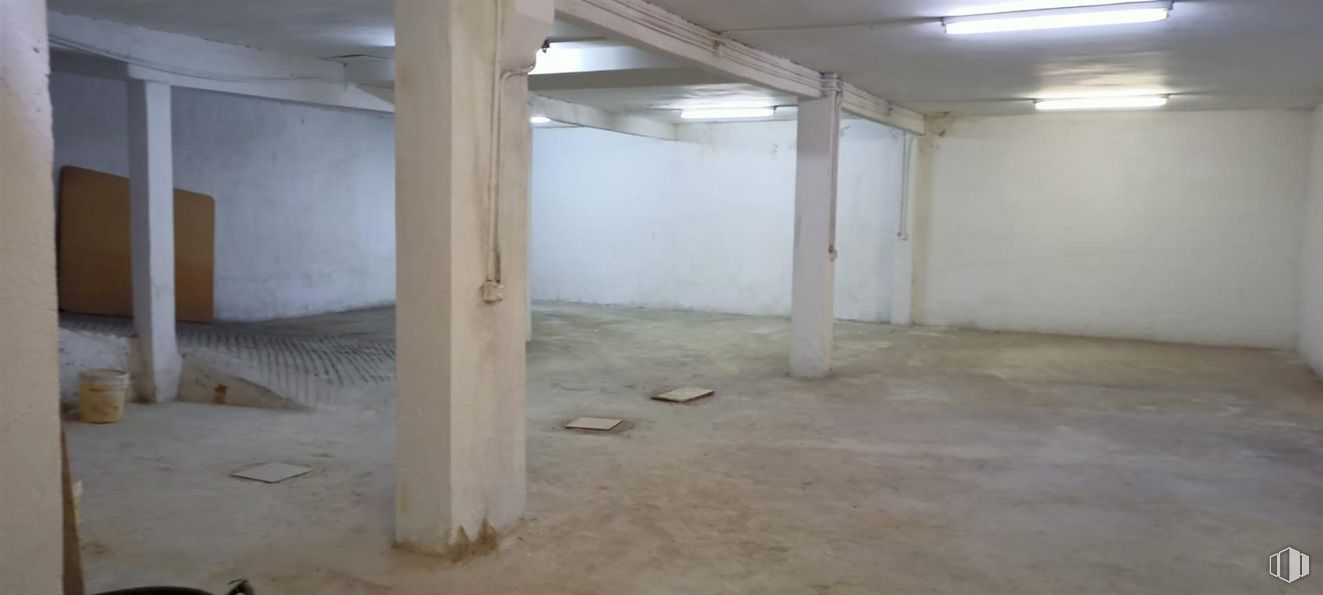 Local en venta en Calle Parador del Sol, Carabanchel, Madrid, 28019 con lámpara, suelos, suelo, madera, material compuesto, techo, hormigón, material de construcción, edificio y evento alrededor