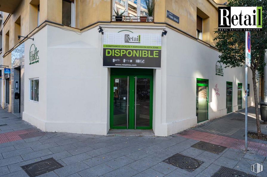 Local en alquiler y venta en Calle O'Donnell, Retiro, Madrid, 28009 con puerta, ventana, edificio, accesorio, superficie de la carretera, fachada, fuente, ciudad, acera y uso mixto alrededor