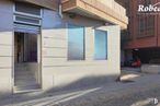 Retail for rent at Calle San Juan de la Cruz, Ávila, 05001 with window, building, asphalt, road surface, wood, shade, neighbourhood, material property, facade and tints and shades around