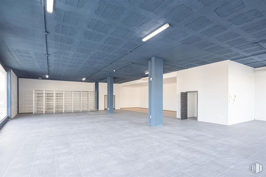 Retail for rent at Avenida Industria, 37, Alcobendas, Madrid, 28108 with light fixture, lighting, hall, flooring, floor, shade, composite material, facade, commercial building and glass around