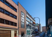 Office for rent at Calle Pantoja, 10, Chamartín, Madrid, 28002 with car, street light, building, land vehicle, automotive parking light, tire, wheel, sky, window and vehicle around