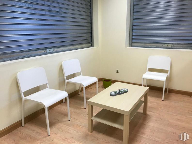 Office for sale at Calle Italia, 113, Toledo, 45005 with chair, window blind, table, couch, furniture, building, window, comfort, wood, house and interior design around