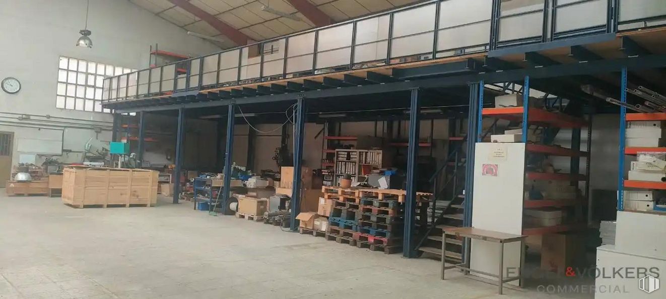 Industrial for sale at Calle Cemento, Torrejón de Ardoz, Madrid, 28850 with wood, floor, gas, engineering, flooring, machine, beam, hardwood, metal and composite material around