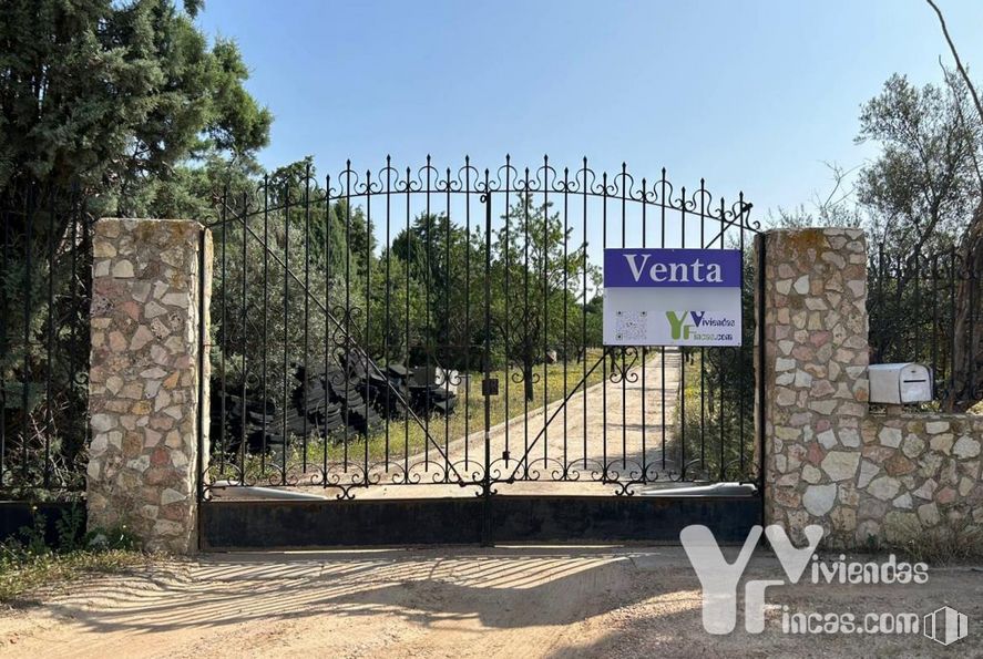 Suelo en venta en Zona polígono industrial Arboledas, Illescas, Toledo, 45200 con cielo, planta, valla, superficie de la carretera, árbol, alambrada, vallado de viviendas, paisaje, hierba y carretera alrededor