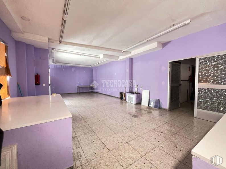 Retail for rent at Centro - Escritores, Leganés, Madrid, 28911 with flooring, floor, ceiling, interior design, hall, light fixture, plaster, cleanliness, basement and community centre around