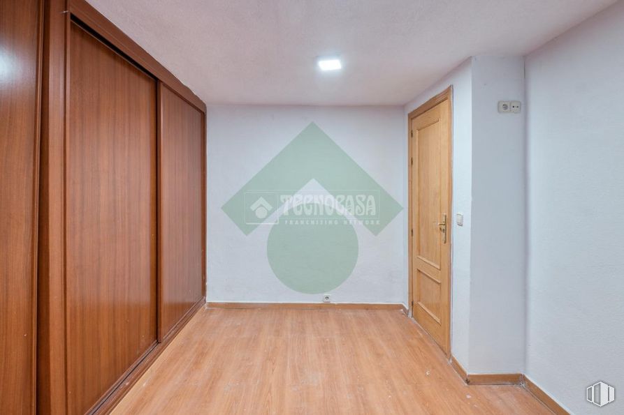 Local en venta en Calle Eduardo Morales, Carabanchel, Madrid, 28025 con puerta, pintura, madera, interiorismo, accesorio, arquitectura, suelos, edificio, suelo y tinte para madera alrededor