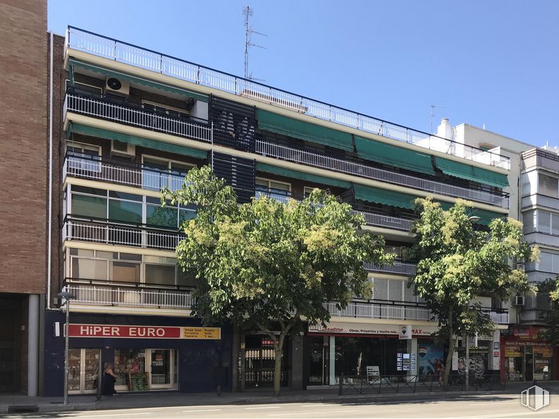 Local en alquiler en Calle General Ricardos, 136, Carabanchel, Madrid, 28019 con edificio, cielo, diseño urbano, ventana, casa, condominio, edificio comercial, fachada, ciudad y sombra alrededor