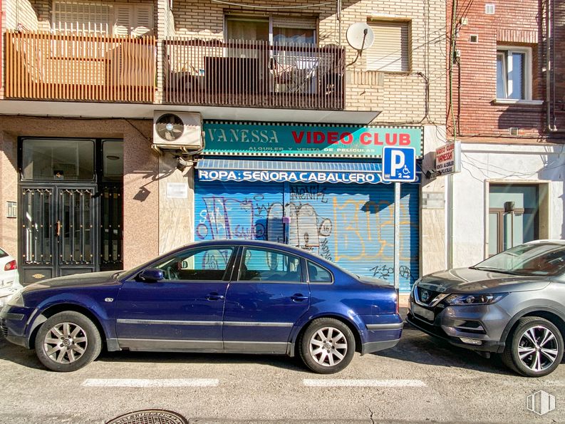 Local en venta en Calle San Silvestre, 4, Carabanchel, Madrid, 28019 con rueda, coche, ventana, neumático, luz de estacionamiento automotriz, vehículo terrestre, vehículo, luz de posición lateral automotriz, vehículo de motor y edificio alrededor