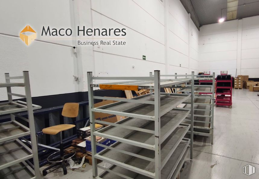 Industrial for rent at Zona industrial Inbisa, Alcalá de Henares, Madrid, 28802 with furniture, chair, wood, flooring, shelving, floor, shelf, metal, building material and plywood around