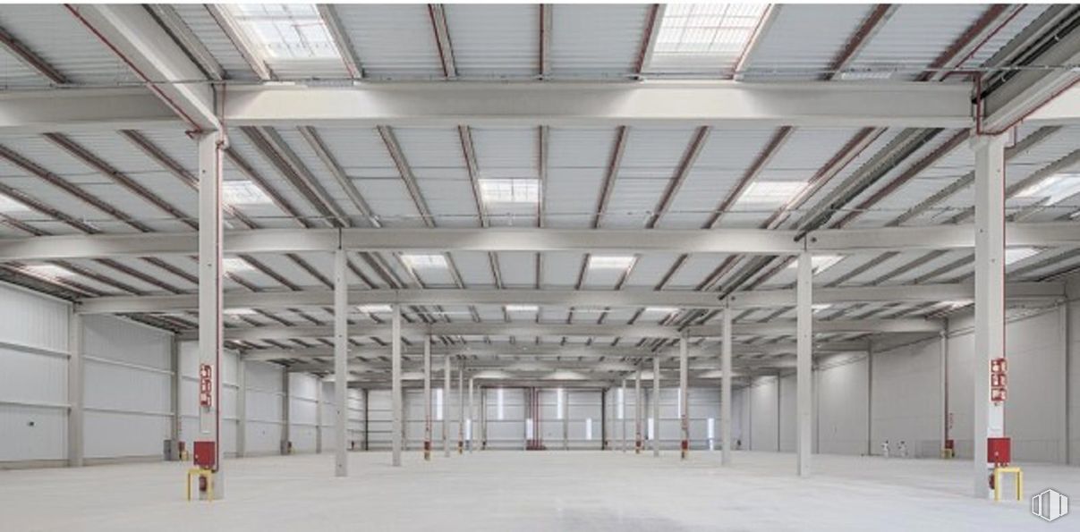 Nave en alquiler en SEGRO Logistics Park Getafe II, Zona Gavilanes, Getafe, Madrid, 28906 con edificio, accesorio, haz, techo, madera, suelos, material compuesto, simetría, hall y sombra alrededor