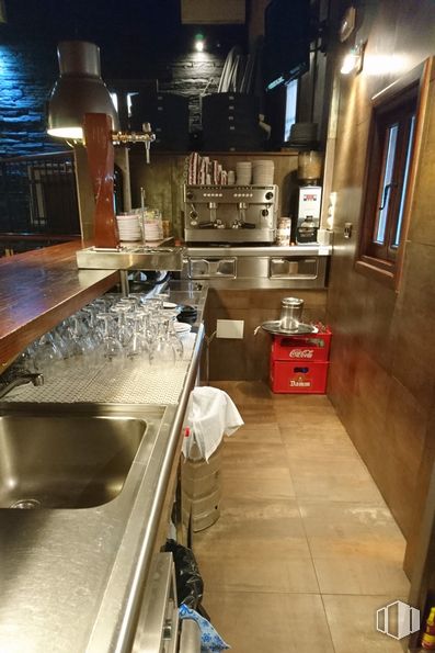 Retail for sale & for rent at Calle Arroyo, Patones, Madrid, 28189 with sink, window, kitchen sink, countertop, cabinetry, tap, plumbing fixture, kitchen, wood and interior design around